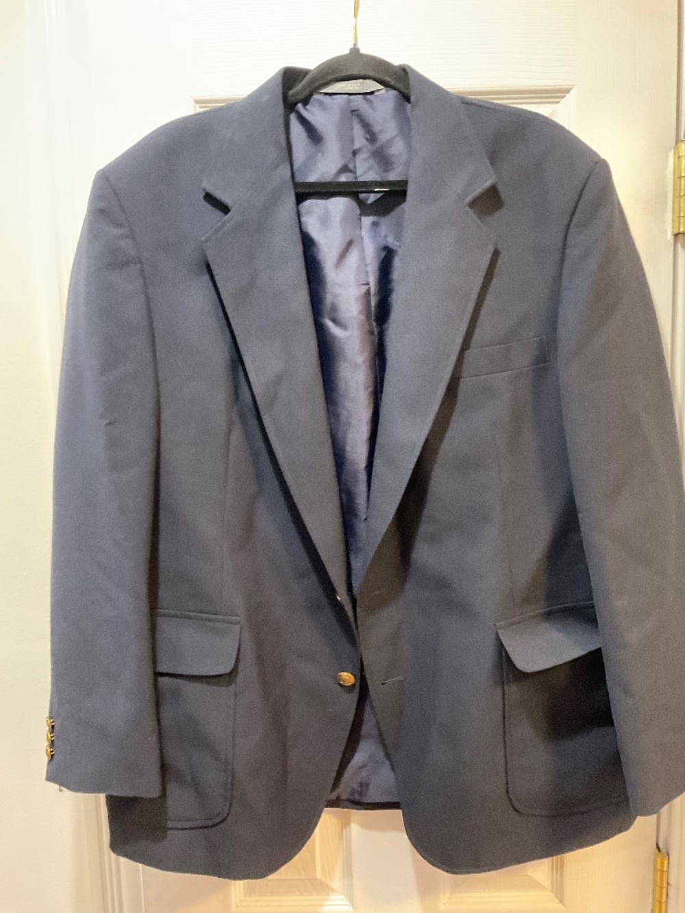 Haggar Navy Blazer Gold Crest Buttons Classic Sport Coat Size: 44. Pre Owned